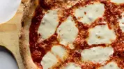 bollo_classico_pizza_with_fresh_mozzarella_dinapoli_tomato_sauce.webp