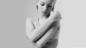 elisha-cuthbertblack-and-white-wallpaper.jpg