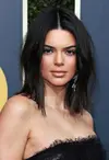 kendall-jenner-z-tradzikiem-na-zlotych-globach_4.jpeg