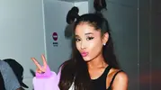 ariana-grande-risposta-lol-a-un-fan-che-credeva-fosse-gia-stato-svelato-il-titolo-del-nuovo-a...webp