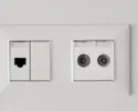 12327859-elettrica-ethernet-e-tv-o-la-radio-presa-a-muro.webp