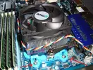 Heat_sink_on_an_AMD_Phenom_CPU.webp